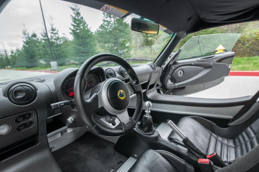 Интерьер Lotus Exige S240 2008 года  (фото 76 из 108)